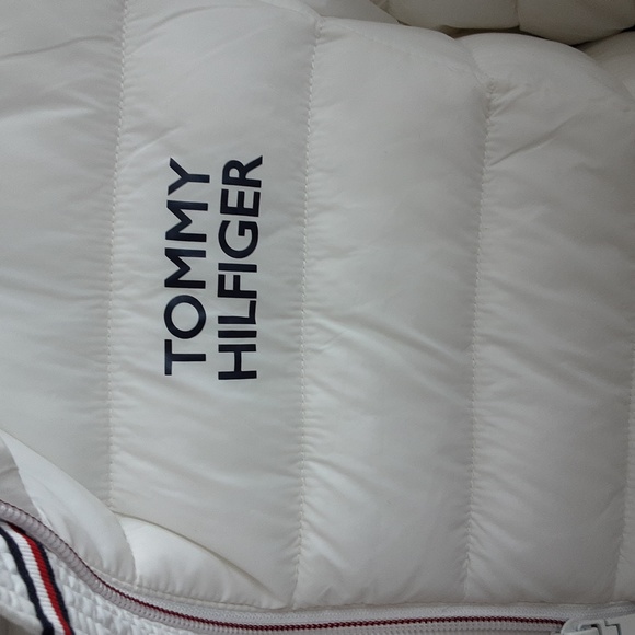 Tommy Hilfiger Puffer Jacket EUC - Picture 11 of 16